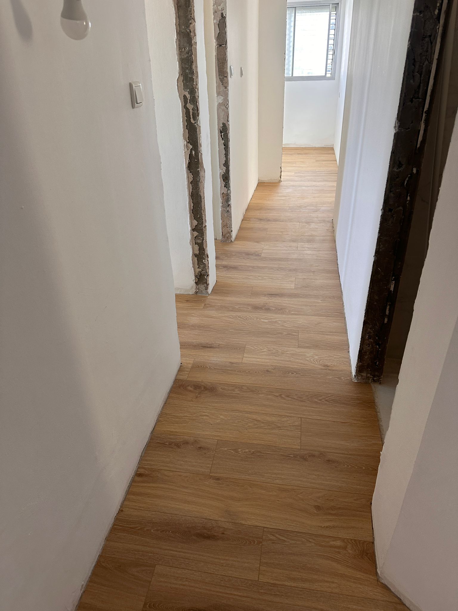 פרקט פולימרי SPC עמיד מים צבע אלון טבעי מוברש / מחיר מוזל