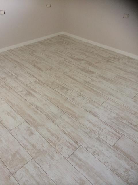 פרקט krono swiss לבן אפרפר מלוכלך